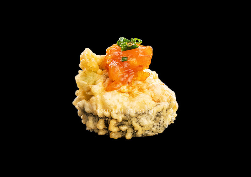 PIECZONE MAKI – TATAR Z ŁOSOSIA W TEMPURZE (6 SZT.)