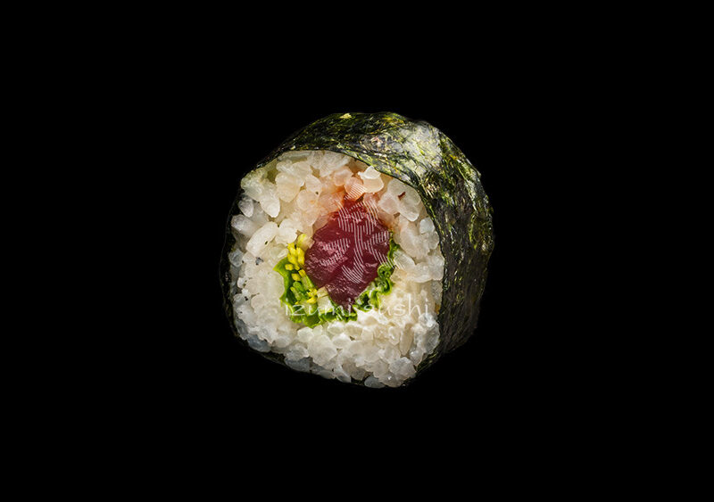 FUTOMAKI PIKANTNY TUŃCZYK BLUEFIN Z POREM 6 SZT.
