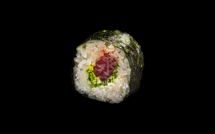 FUTOMAKI PIKANTNY TUŃCZYK BLUEFIN Z POREM 6 SZT.
