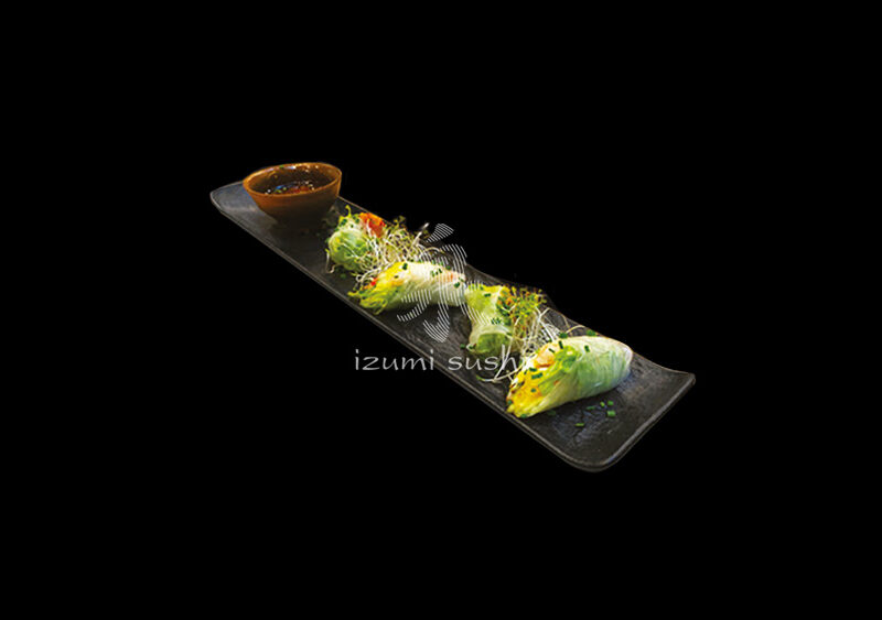 SPRING ROLL Z KREWETKĄ I WARZYWAMI W PAPIERZE RYŻOWYM